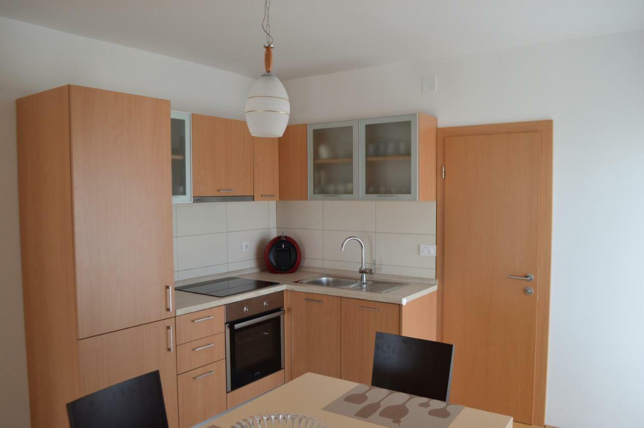 Apartmani Mila Sukosan Bagian luar foto