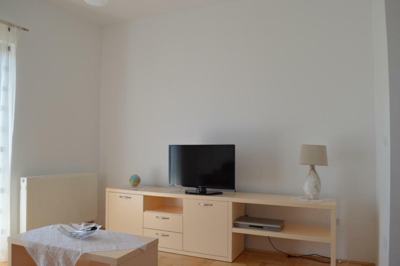 Apartmani Mila Sukosan Bagian luar foto