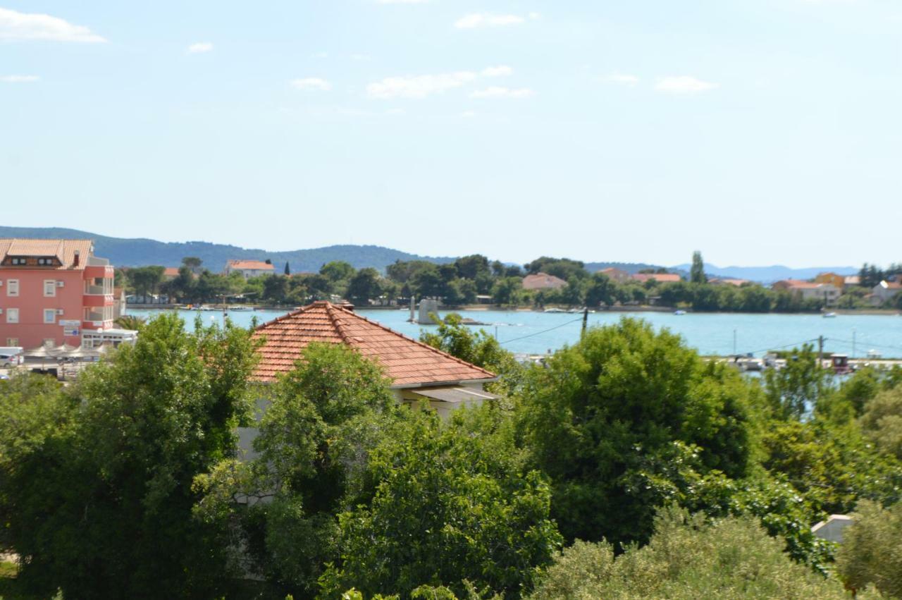 Apartmani Mila Sukosan Bagian luar foto