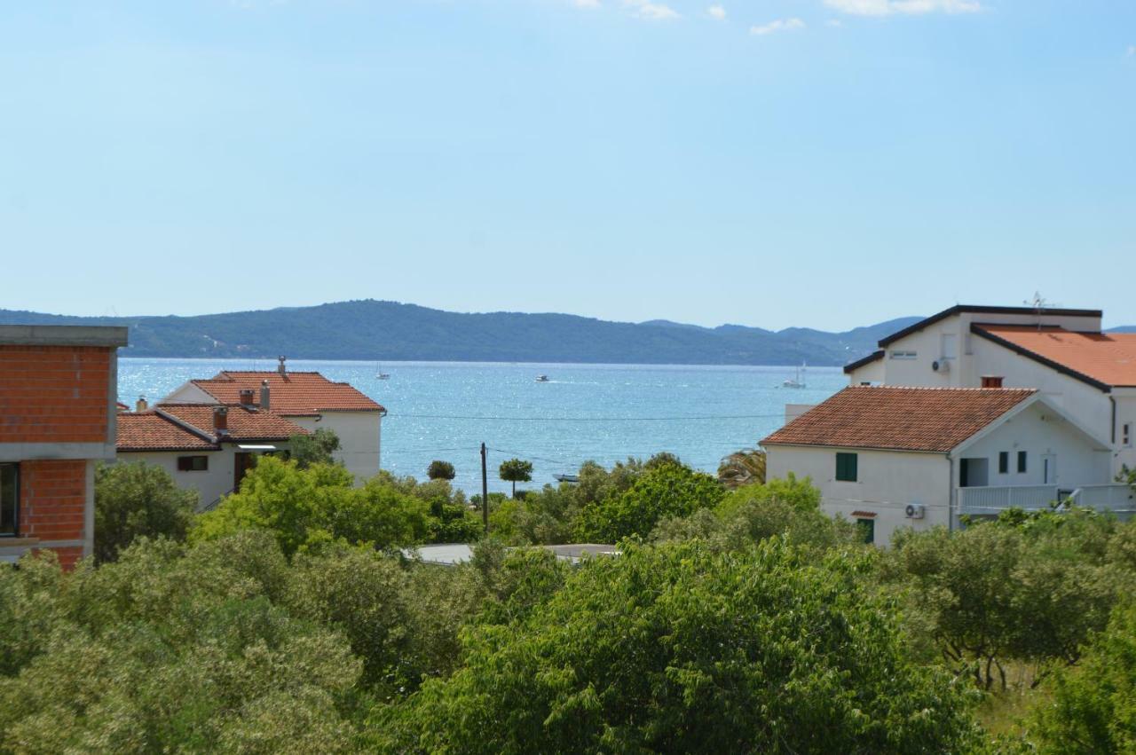 Apartmani Mila Sukosan Bagian luar foto