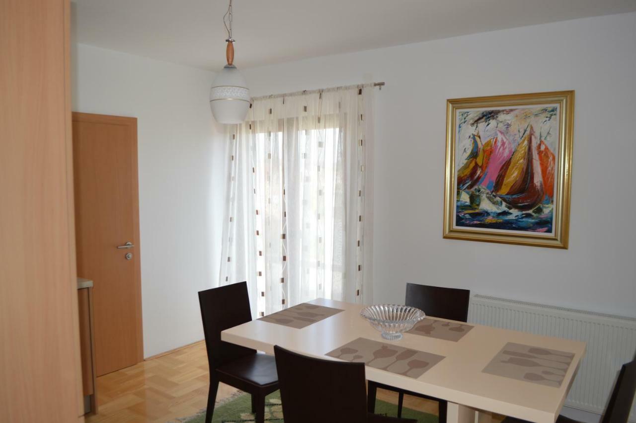 Apartmani Mila Sukosan Bagian luar foto