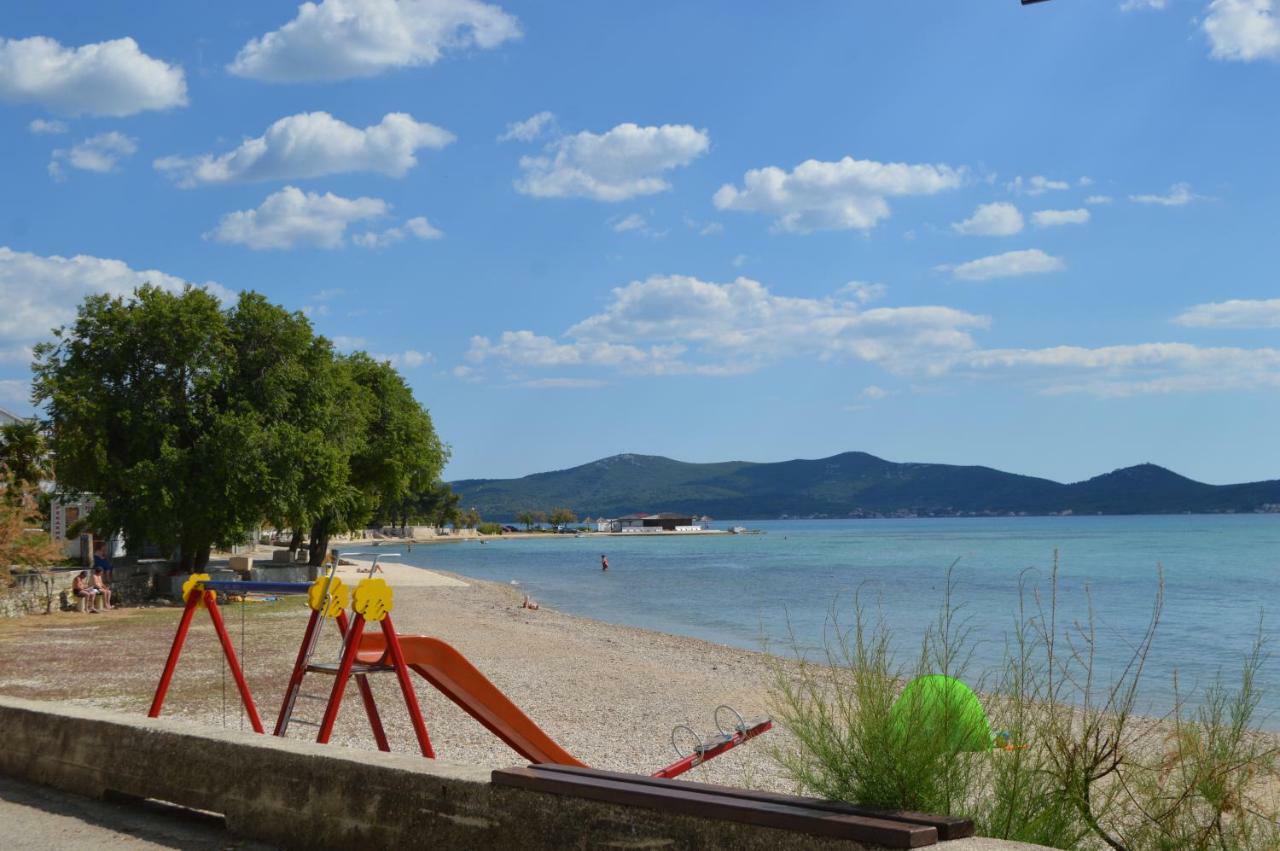 Apartmani Mila Sukosan Bagian luar foto