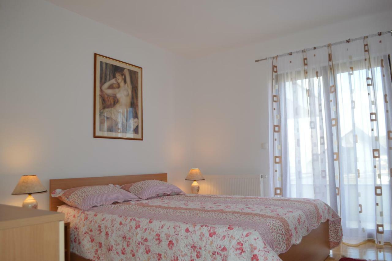 Apartmani Mila Sukosan Bagian luar foto