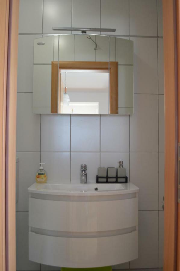 Apartmani Mila Sukosan Bagian luar foto