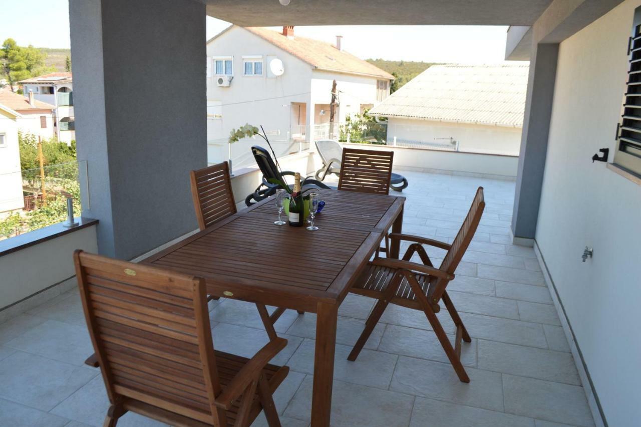 Apartmani Mila Sukosan Bagian luar foto